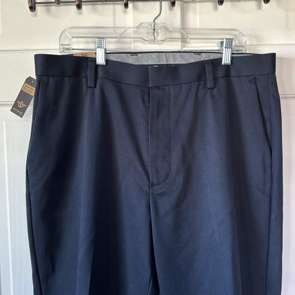 Dockers D3 Classic Fit Never-Iron Essential Kahaki Pants. NWT. 36x29 - Picture 4 of 8